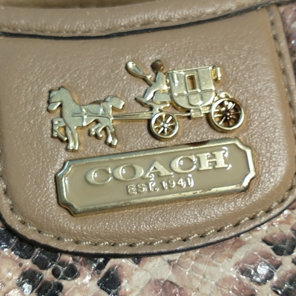 Absolutely gorgeous Coach snakeskin pattern bag - Picture 2 of 7
